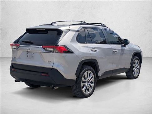 Used 2022 Toyota RAV4 XLE Premium AWD/4WD image 5