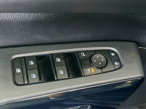 Used 2025 Nissan Pathfinder SV AWD/4WD image 15