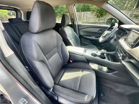 Used 2024 Nissan Rogue S FWD image 27