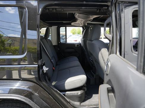 Used 2025 Jeep Wrangler Unlimited Sahara w/ Safety Group AWD/4WD image 36