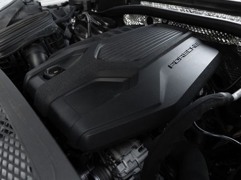 Used 2023 Porsche Macan AWD/4WD image 40