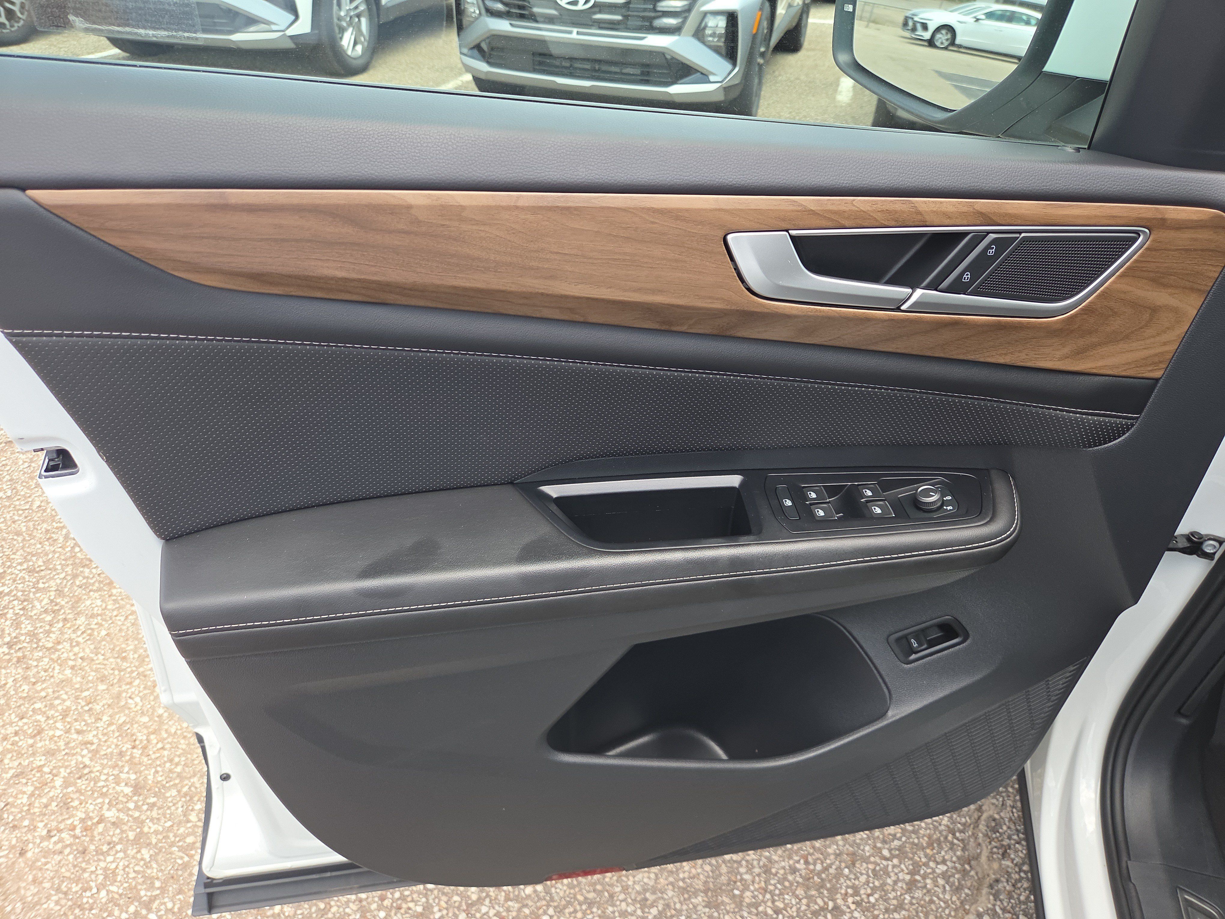 Used 2025 Volkswagen Atlas SE FWD image 6