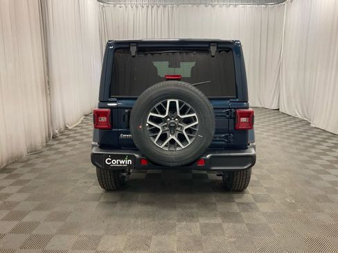 Used 2025 Jeep Wrangler Sahara image 5