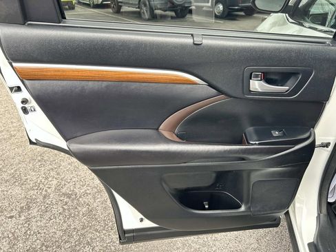 Used 2018 Toyota Highlander Limited Platinum w/ Protection Package #3 image 24