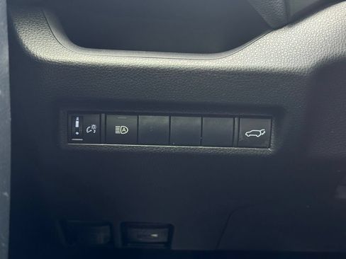 Used 2019 Toyota RAV4 XLE Premium FWD image 23