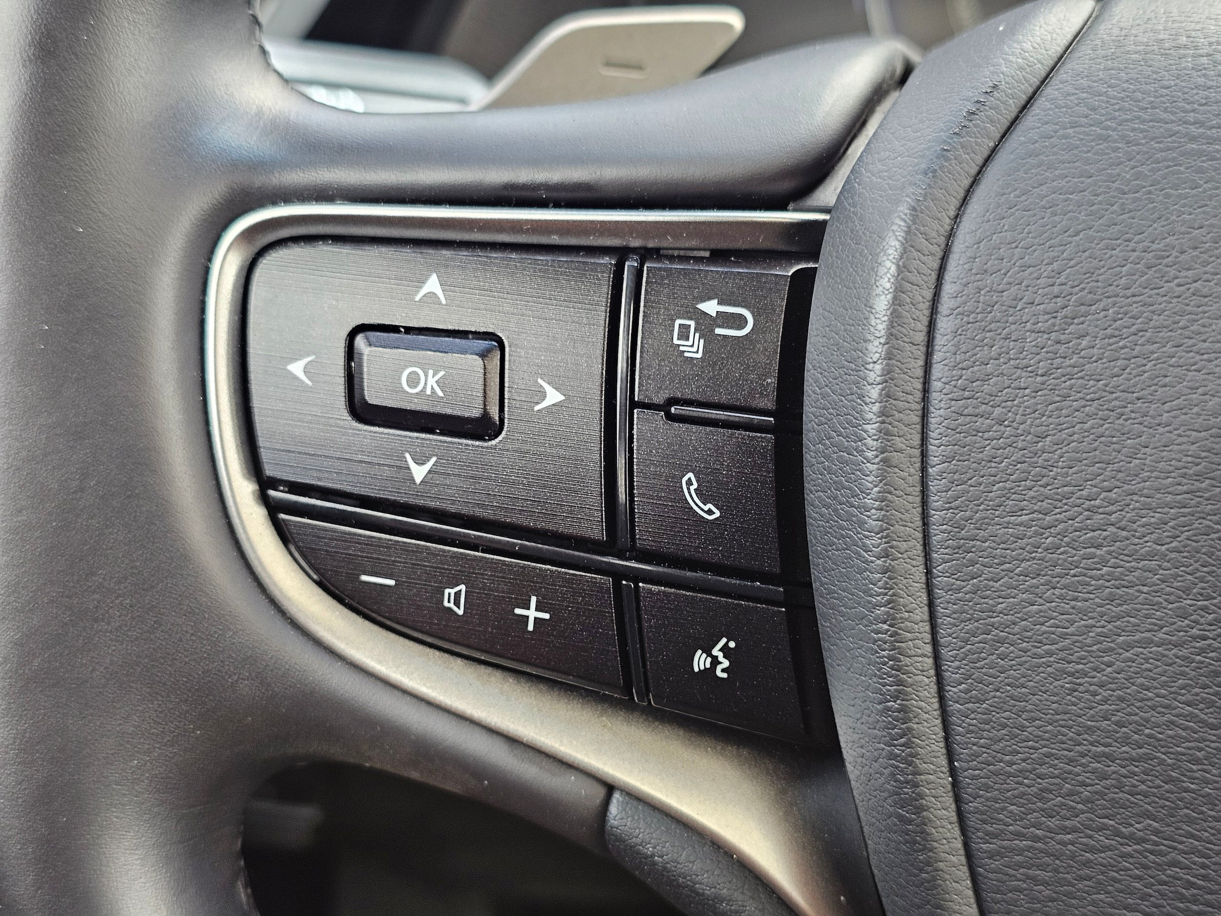 Used 2025 Lexus ES 300h w/ Premium Package FWD image 25