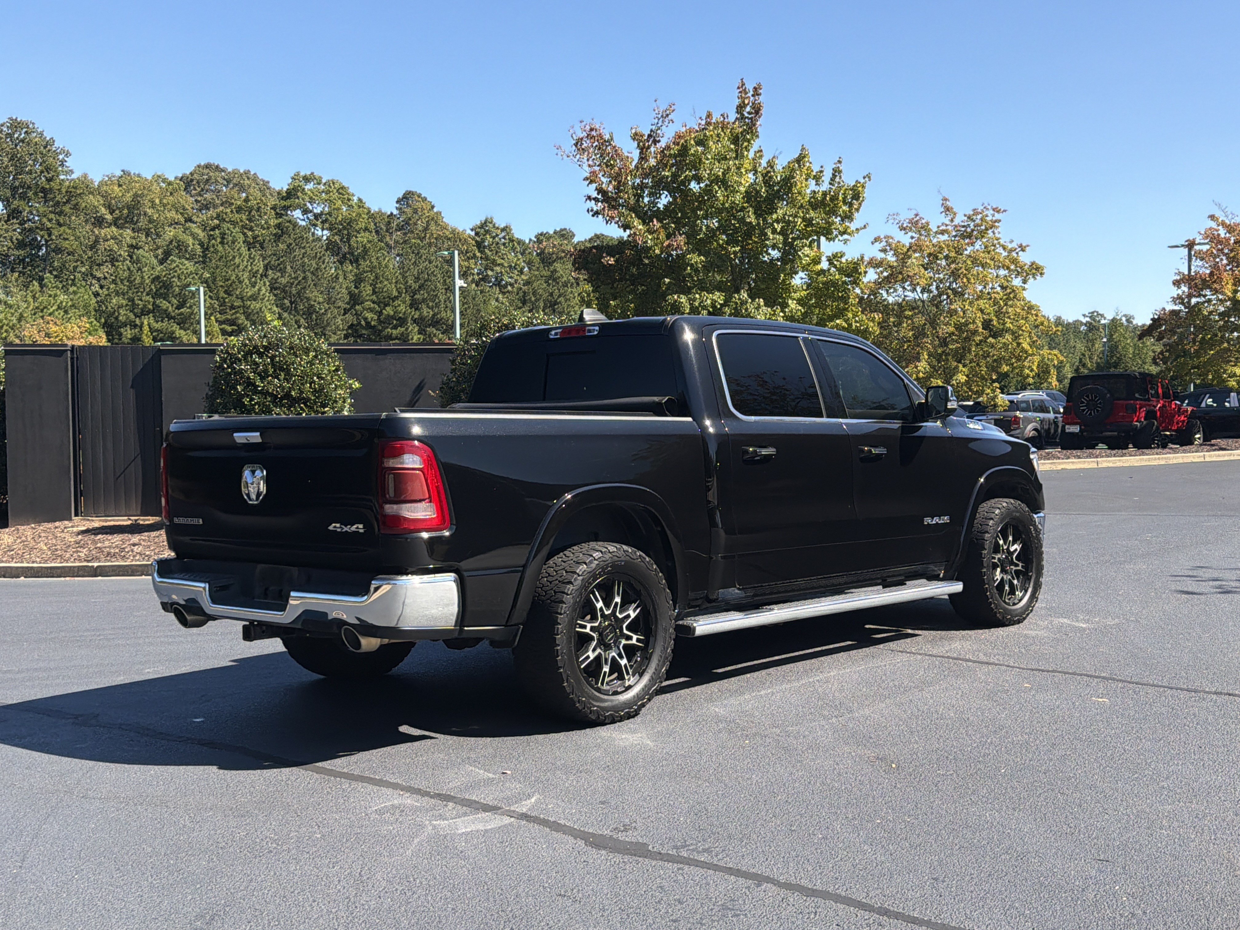 Used 2019 RAM 1500 Laramie AWD/4WD image 12