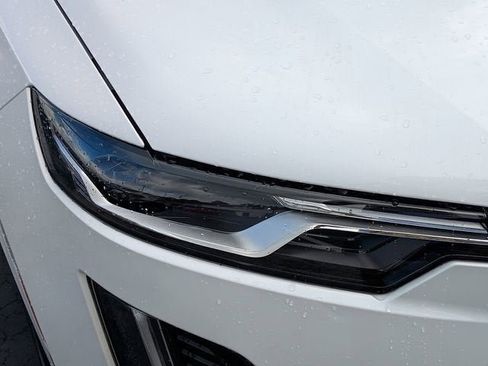 New 2025 Cadillac XT6 Luxury image 9