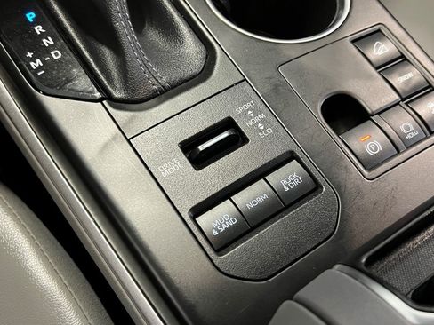 Used 2023 Toyota Highlander XLE image 50