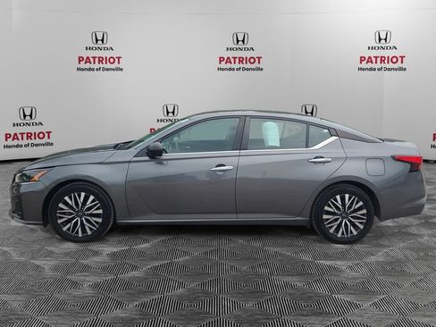 Used 2024 Nissan Altima 2.5 SV FWD image 2