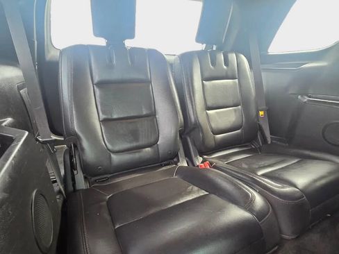 Used 2015 Ford Explorer XLT w/ Equipment Group 202B AWD/4WD image 15
