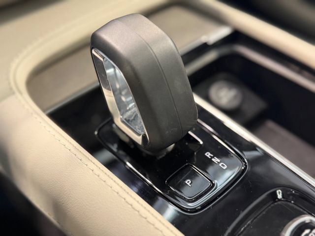 Used 2024 Volvo XC90 B5 Plus w/ Protection Package Premier AWD/4WD image 32