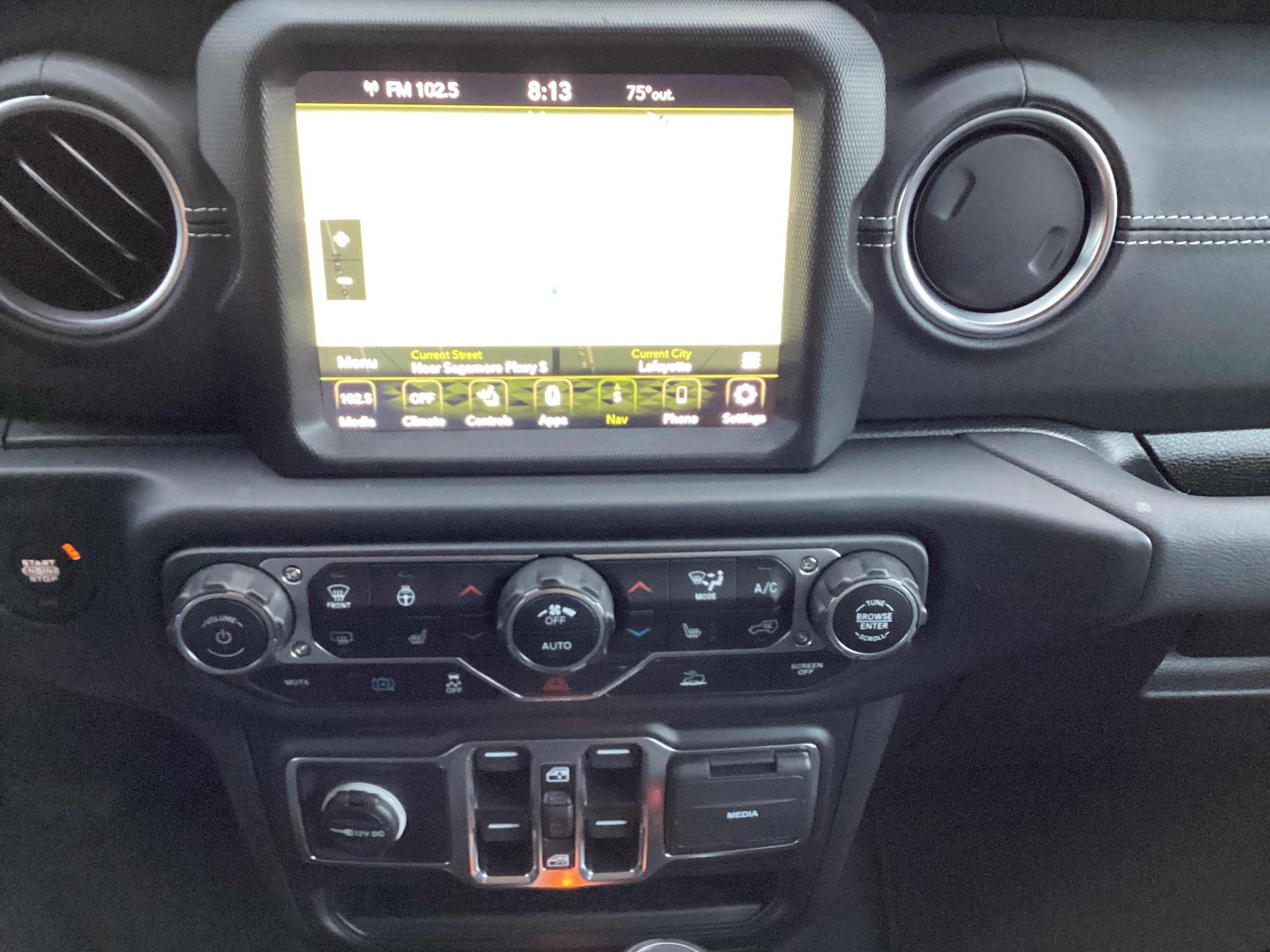 Used 2022 Jeep Wrangler Unlimited Sahara w/ Cold Weather Group AWD/4WD image 18