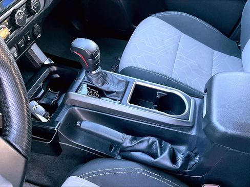 Used 2023 Toyota Tacoma TRD Off-Road image 15