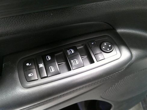 Used 2019 Jeep Grand Cherokee Laredo image 33