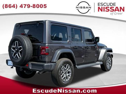 Used 2025 Jeep Wrangler Sahara image 3