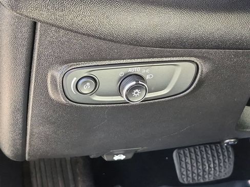 Used 2019 Chevrolet Equinox LS FWD image 22