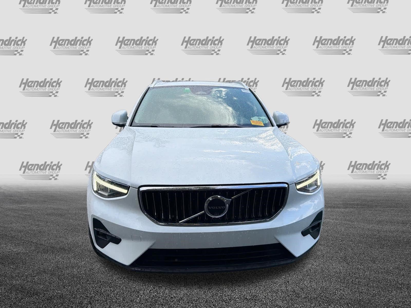 Certified 2024 Volvo XC40 B5 Plus AWD/4WD image 3