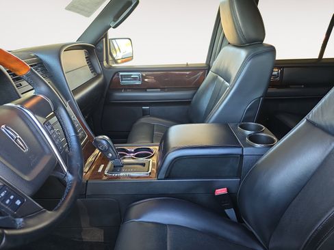 Used 2017 Lincoln Navigator Select image 21