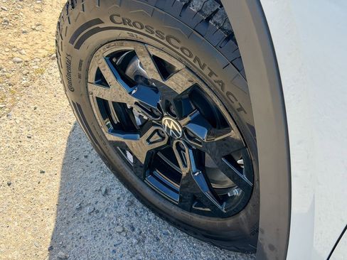 New 2026 Volkswagen Atlas Peak Edition image 12