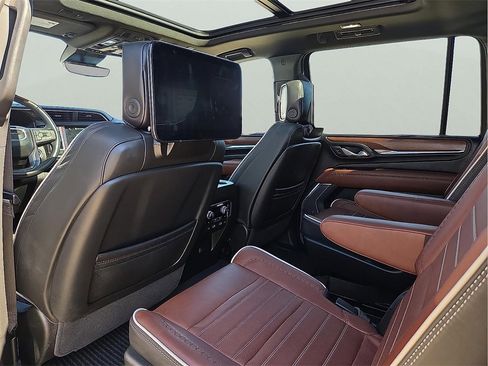Used 2024 GMC Yukon XL Denali Ultimate image 13