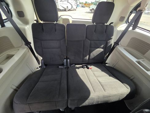 Used 2016 Dodge Grand Caravan SE w/ Quick Order Package 29E SE FWD image 31