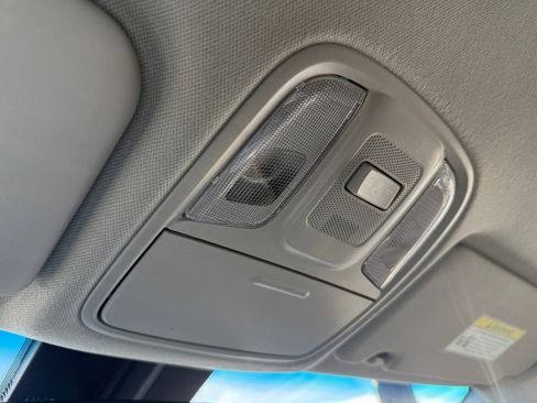 Used 2022 Kia Niro EX image 18