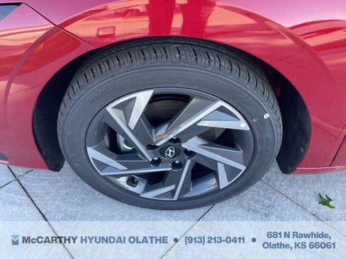 Certified 2025 Hyundai Elantra Sport FWD image 18