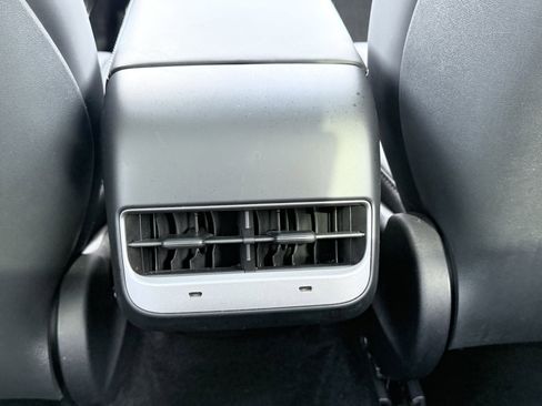 Used 2025 Tesla Model Y Long Range AWD/4WD image 45