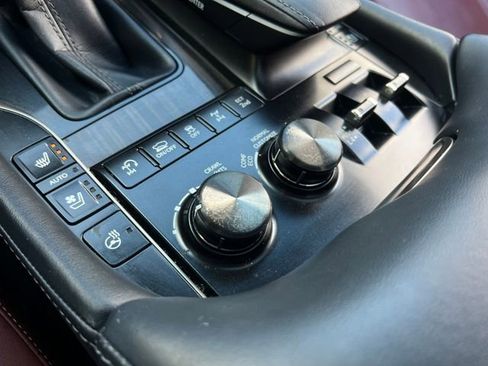 Used 2019 Lexus LX 570 4WD image 30