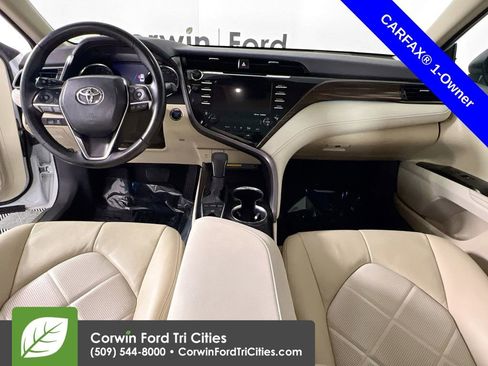 Used 2019 Toyota Camry XLE image 7