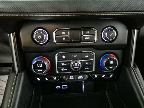Used 2022 Chevrolet Tahoe Premier AWD/4WD image 14
