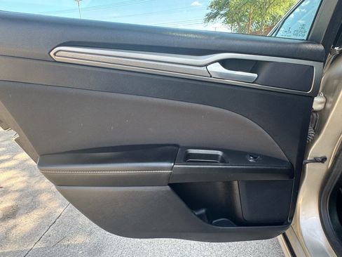 Used 2019 Ford Fusion SE FWD image 30