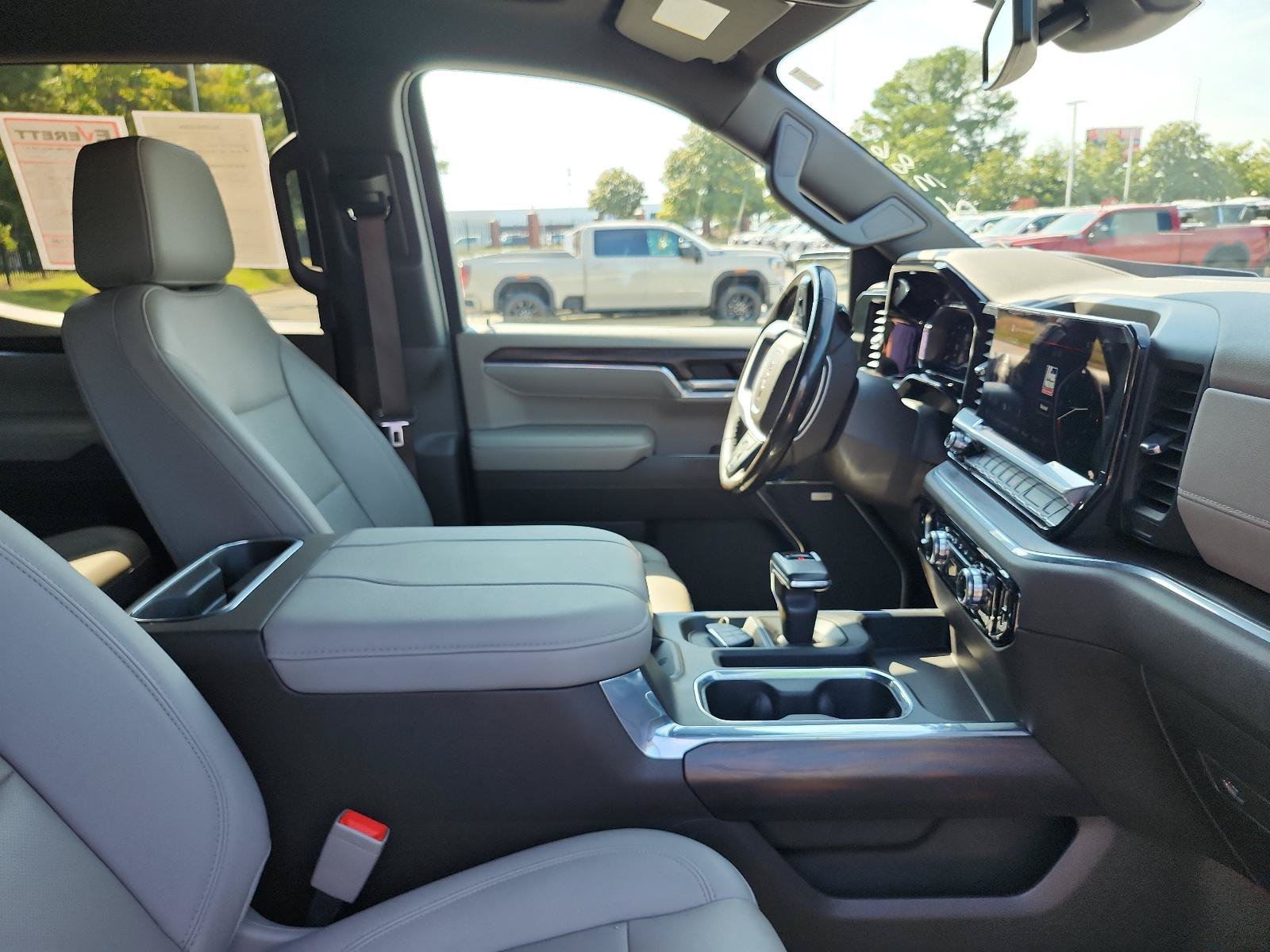 Used 2023 GMC Sierra 1500 SLT w/ SLT Premium Package AWD/4WD image 10