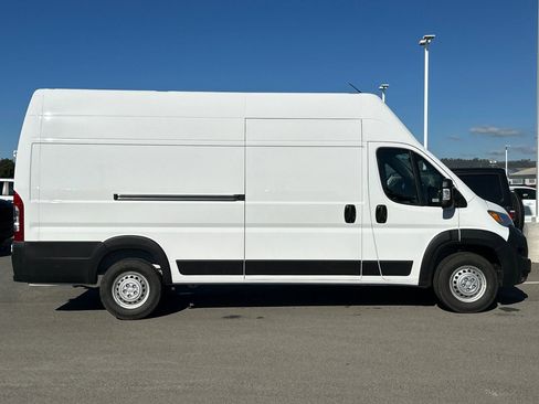 New 2026 RAM ProMaster 3500 w/ Premium Convenience Group image 3