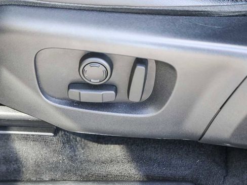 Used 2020 Land Rover Discovery Sport SE image 19