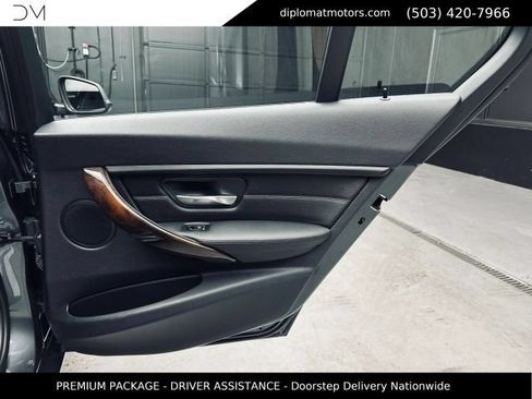 Used 2017 BMW 320i Sedan RWD image 27