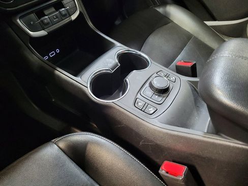 Used 2024 GMC Terrain SLT image 26