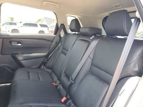 Used 2026 Nissan Rogue SL FWD image 9