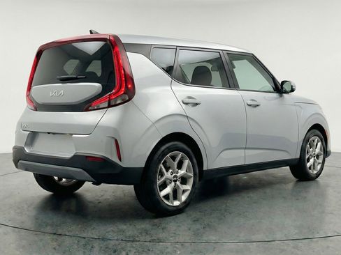 Used 2025 Kia Soul LX w/ LX Technology Package FWD image 9