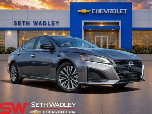 Used 2024 Nissan Altima 2.5 SV FWD image 1