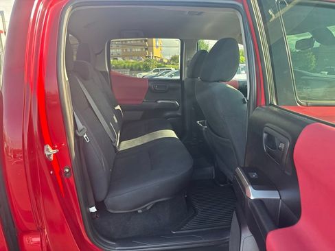 Used 2020 Toyota Tacoma SR5 AWD/4WD image 6