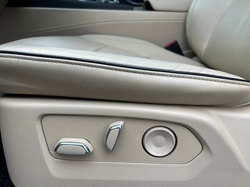 Used 2023 Cadillac Escalade Premium Luxury w/ Performance Package image 26