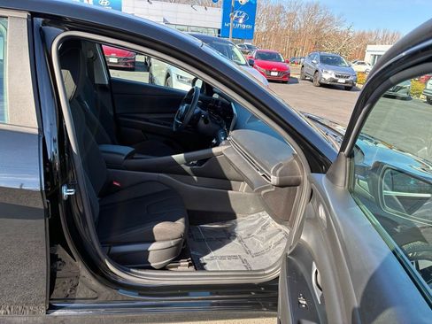 Used 2023 Hyundai Elantra SEL w/ Convenience Package image 17