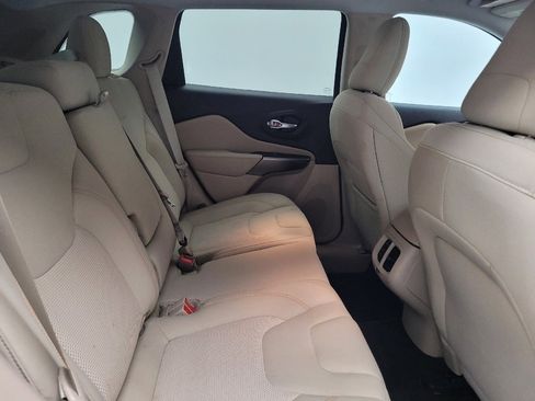 Used 2020 Jeep Cherokee Latitude image 19