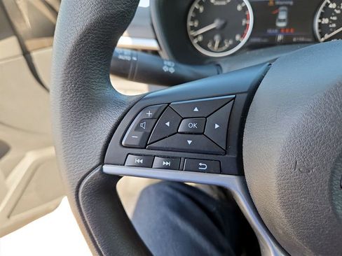 Used 2025 Nissan Altima 2.5 SV FWD image 18