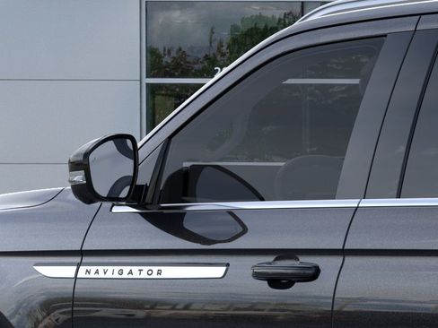 New 2026 Lincoln Navigator Premiere AWD/4WD image 20
