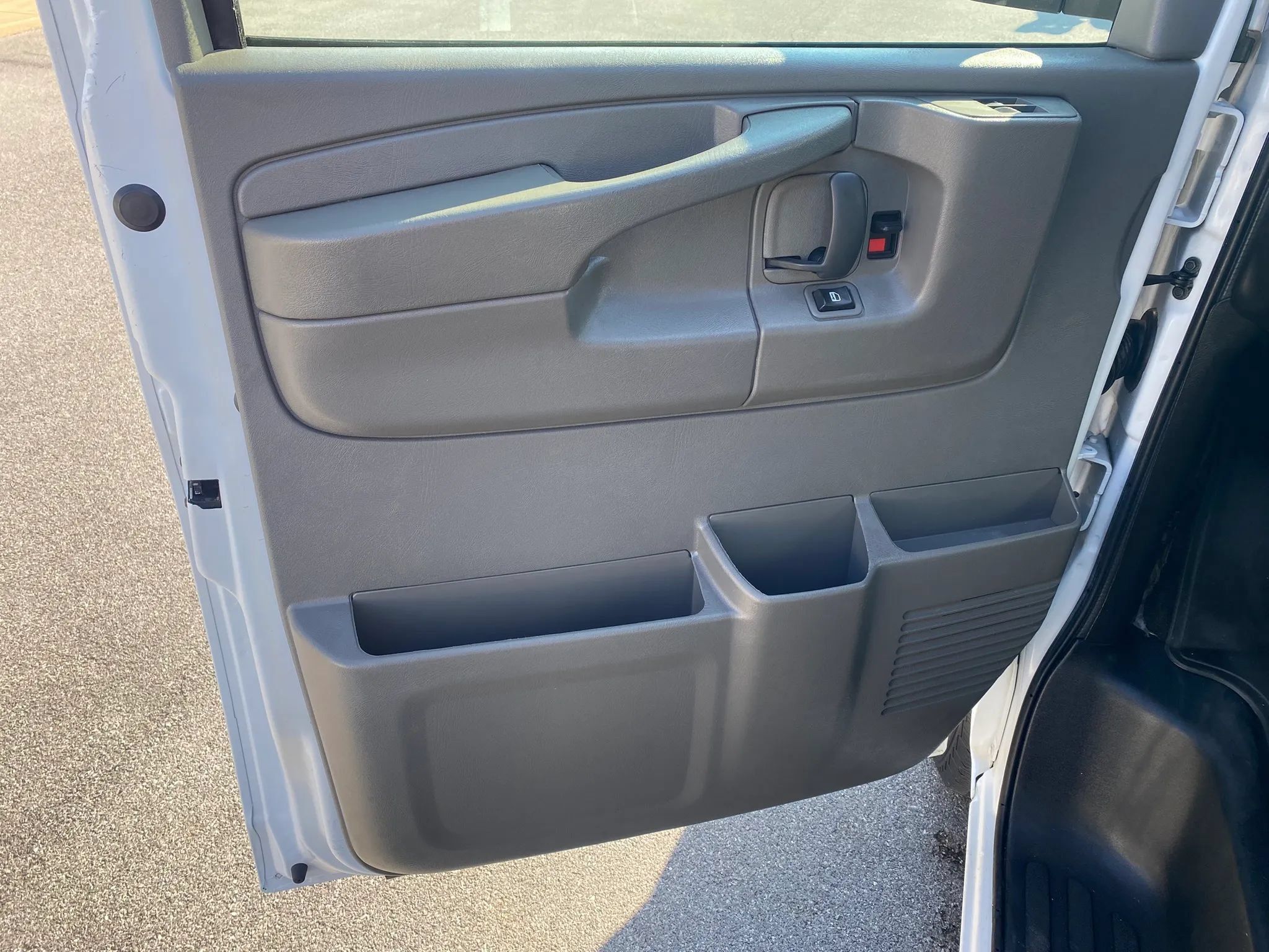 Used 2015 Chevrolet Express 3500 LT w/ LT Preferred Equipment Group RWD image 8