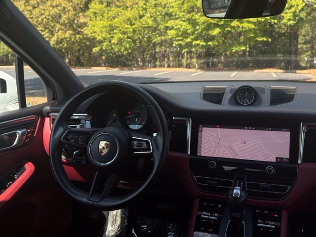 Used 2023 Porsche Macan AWD/4WD image 23
