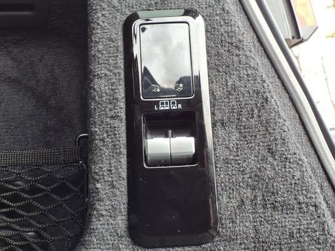 Used 2023 Land Rover Range Rover Sport SE Dynamic image 10